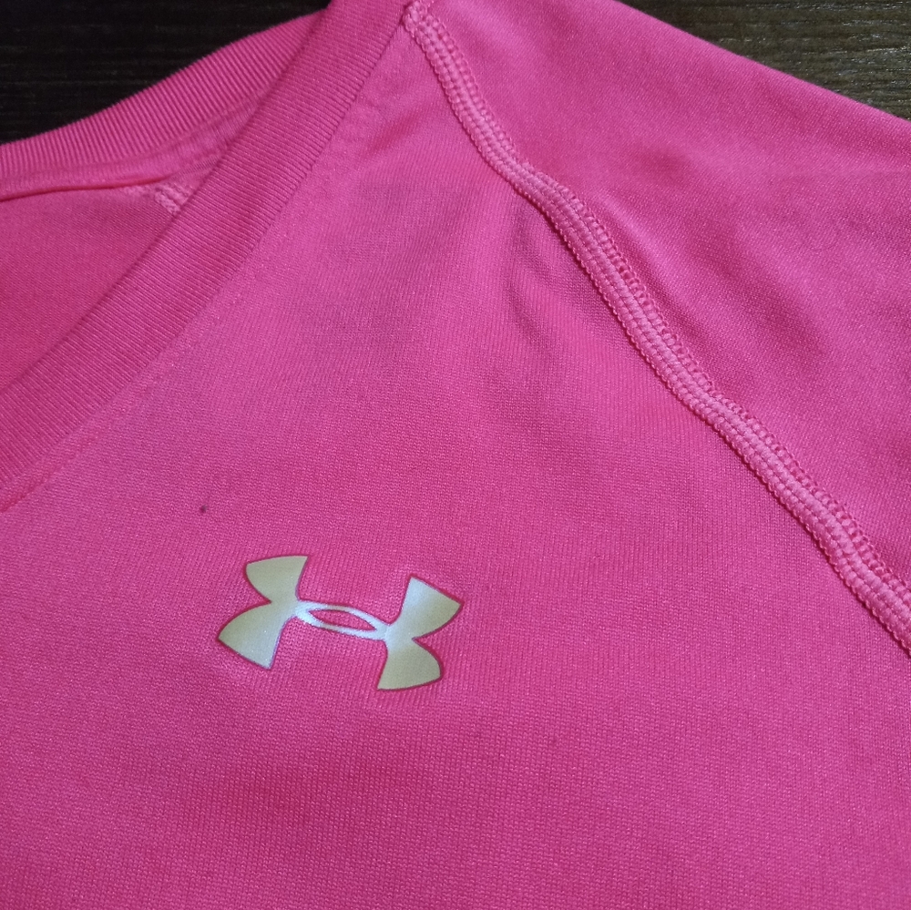 Hot pink 💗 under armour Long sleeved Top.. - Picture 3 of 4